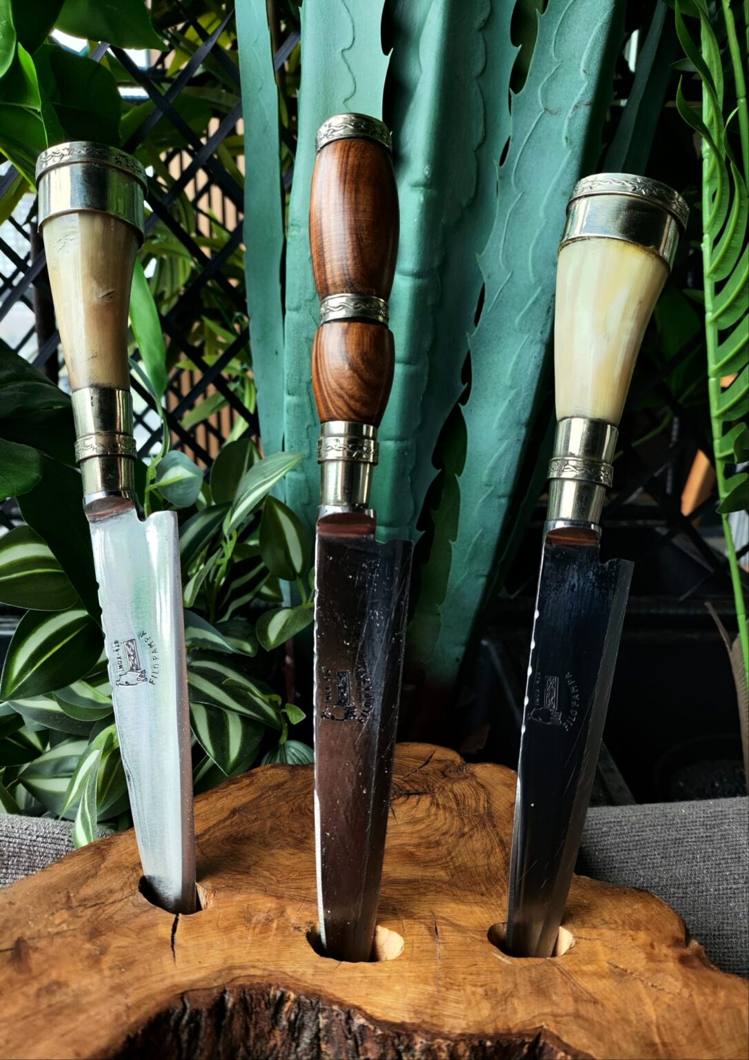 Cuchillos Filopampa forjados a mano con acero 100% argentino y empuñaduras con materiales naturales